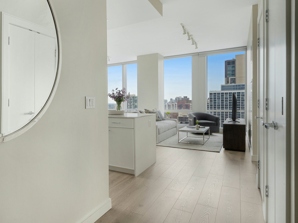 One Chicago Square rental